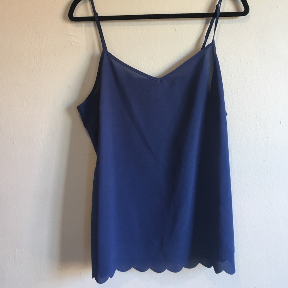 Navy tank with scalloped bottom