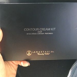 Anastasia "deep" cream contour kit!