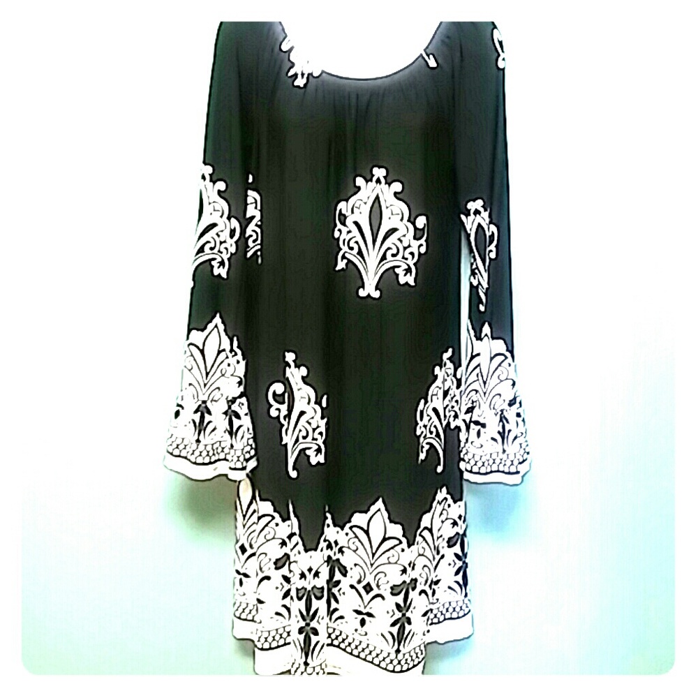 Chic black w/white dress