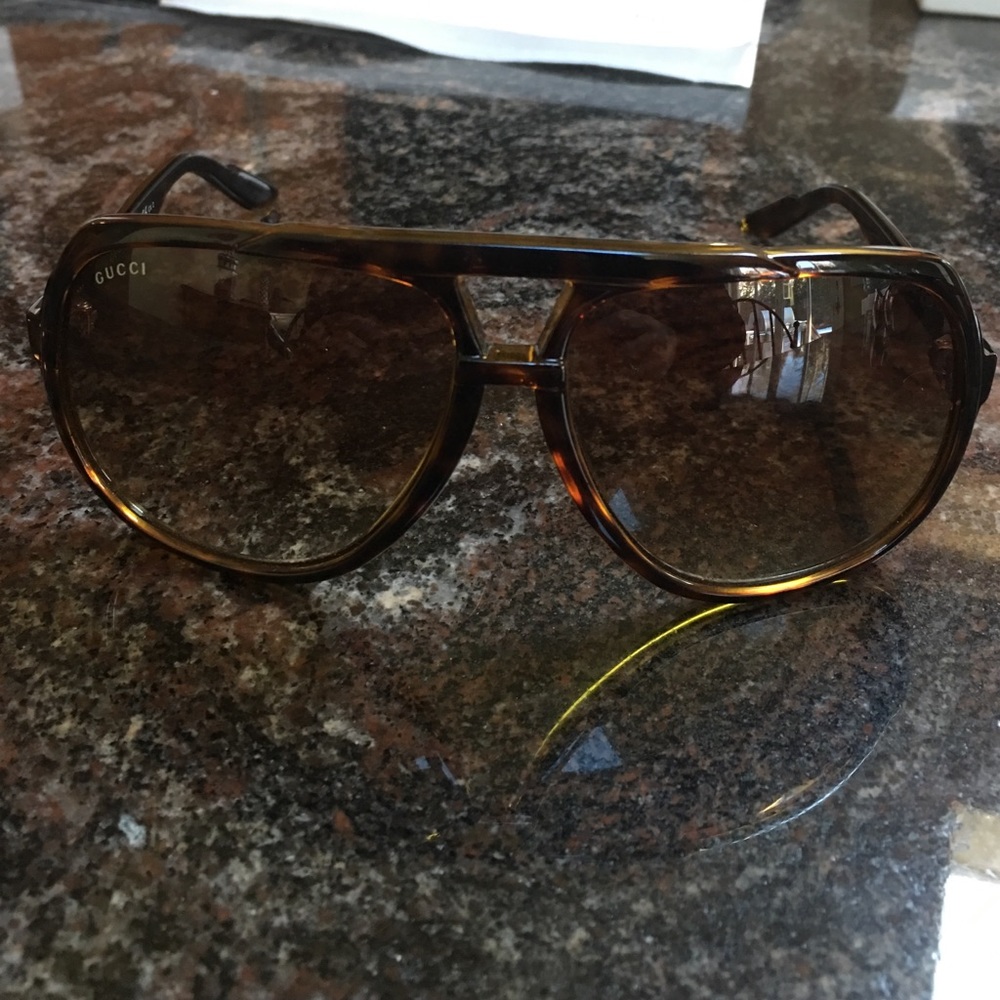 Oversized unisex Gucci sunglasses