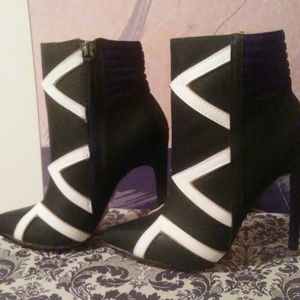 Black and White Kaoru boots size 7