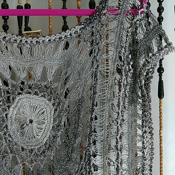 Blouse - Picture 2 of 3