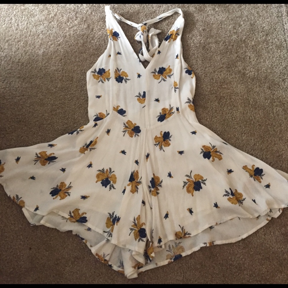 Free people floral halter romper 🍒