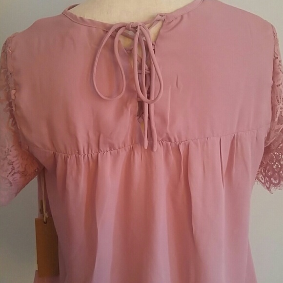 Lace blouse with Lace up back - Picture 4 of 4