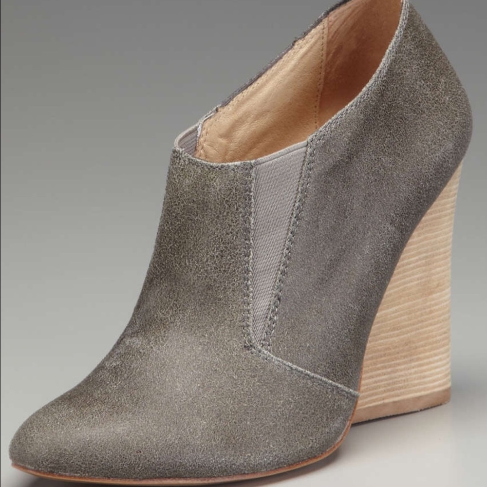 Matt Bernson grey, cracked kid suede bootie sz 7.5