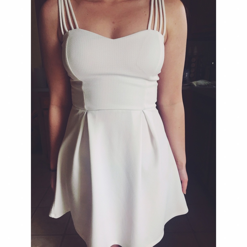 Mini/Midi White Dress