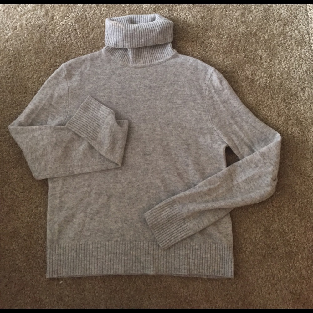 100% cashmere sweater by Equipment Femme 🌺
