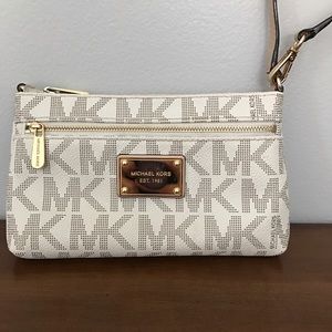 Michael Kors Wristlet/Wallet