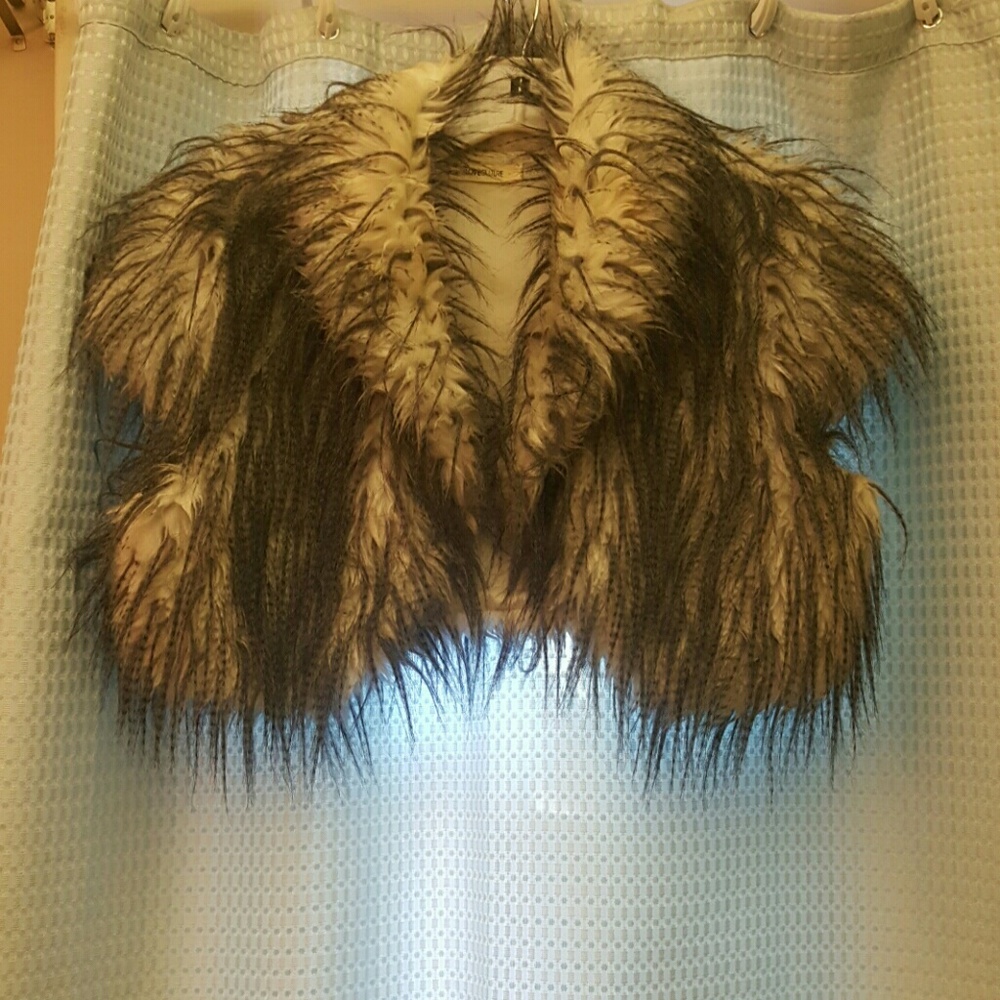 Short mini jacket/use to dressing up your wardrobe
