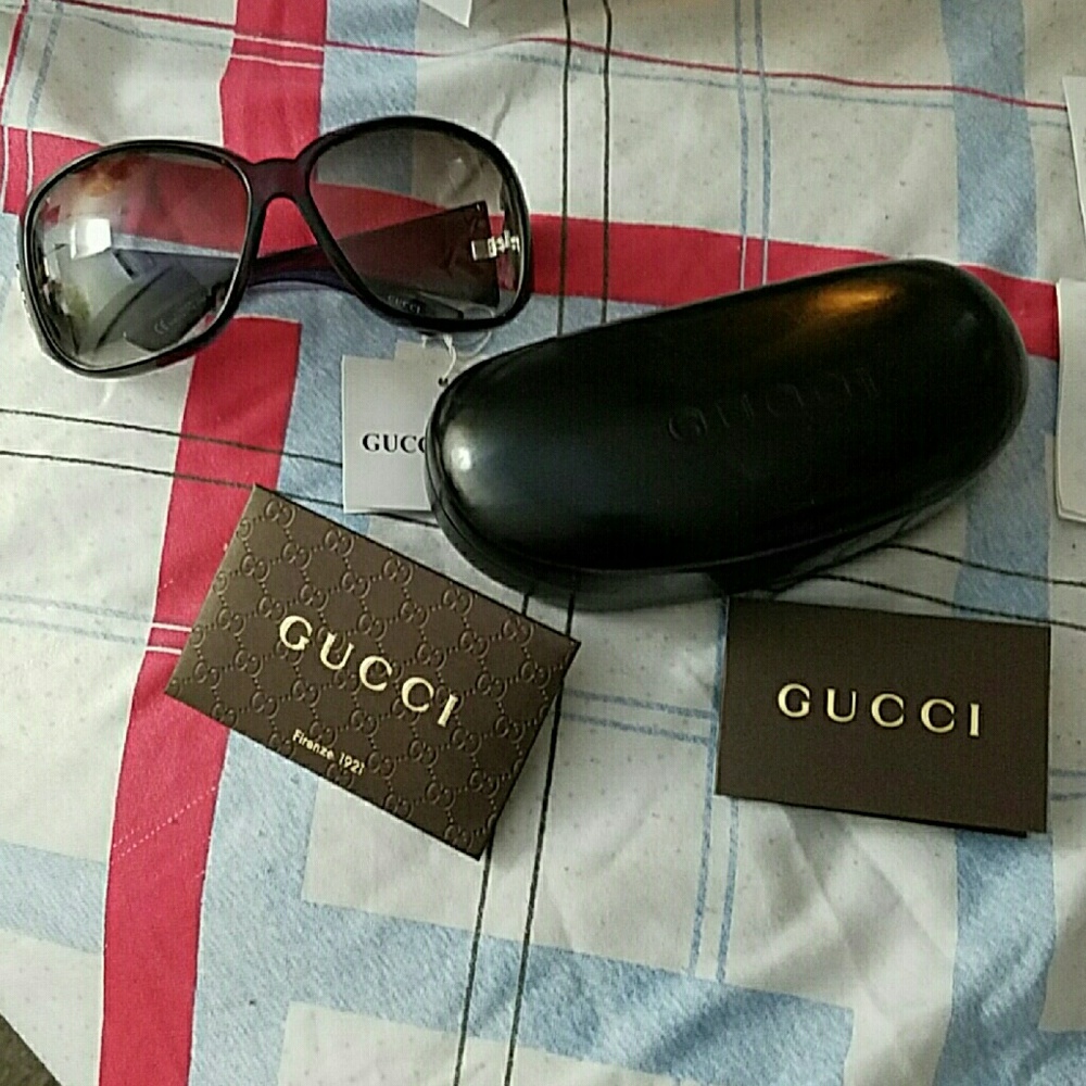 Gucci Sunglasses Authentic w.serial number on arm