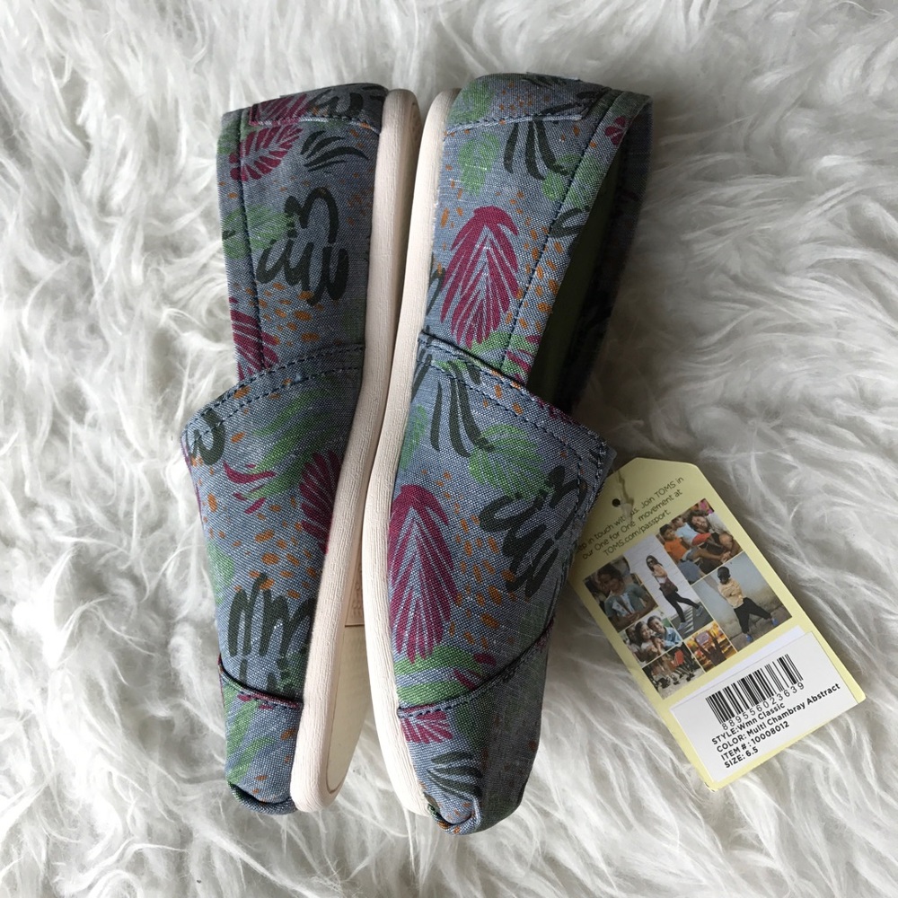 NIB Toms Classic abstract chambray slip on - Picture 2 of 4