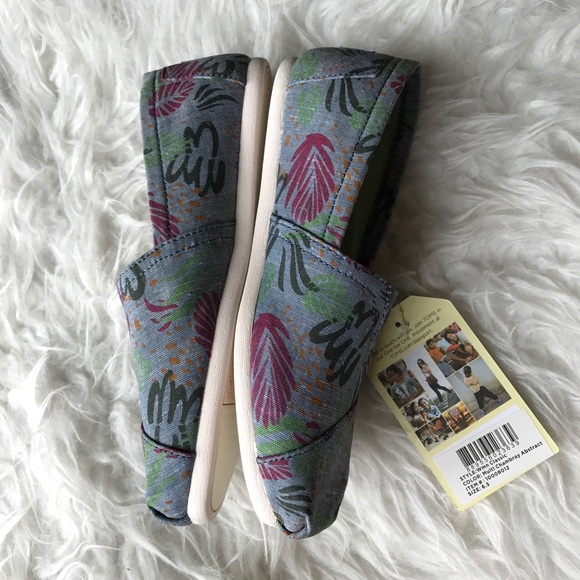 NIB Toms Classic abstract chambray slip on - Picture 2 of 4