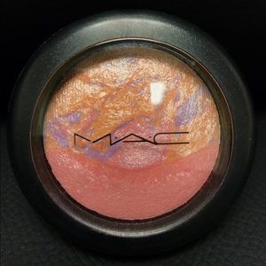 MAC Mineralize Blush in "Moon River"
