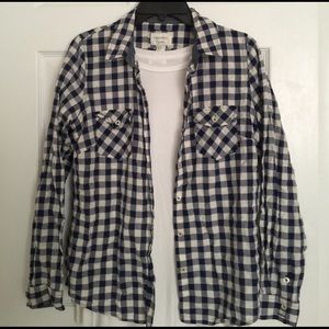 SOLD ❤️ Blue checker button down