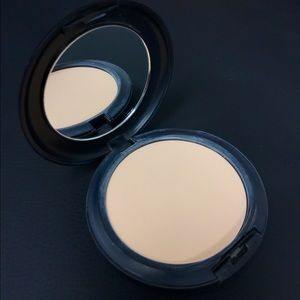 MAC Studio Fix Powder in "C2"