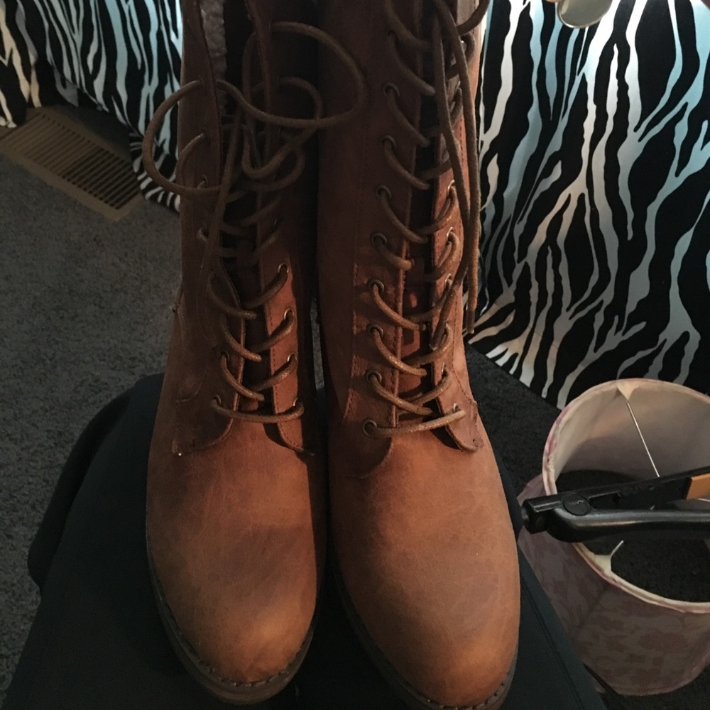 Boots - Picture 2 of 4