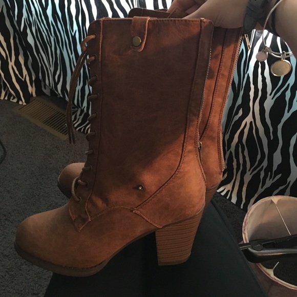 Boots - Picture 3 of 4