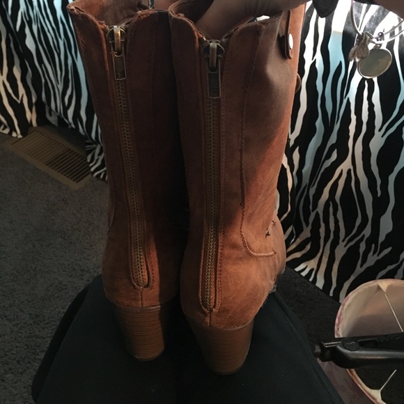 Boots - Picture 4 of 4