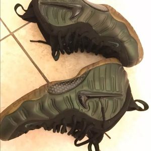 Pine green foams size 11