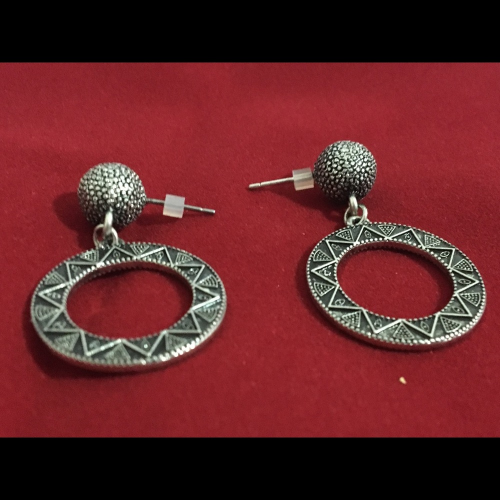 Authentic earrings - Picture 2 of 4