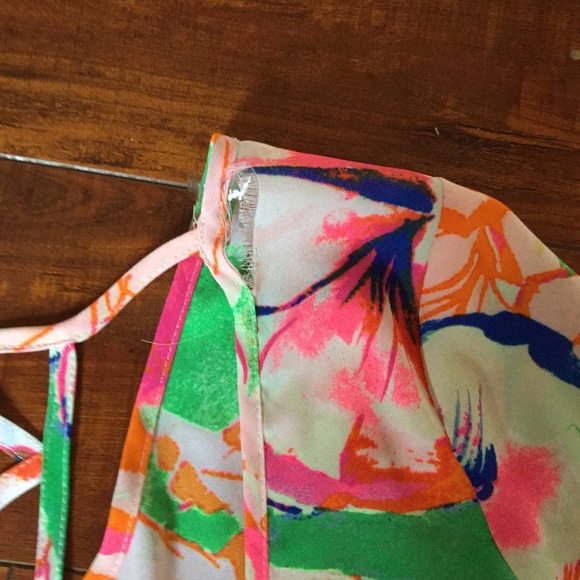 Bright floral sheer open back cross pattern top - Picture 4 of 4