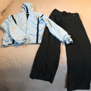 *Sold* Nike women's jacket and windbreakers size L