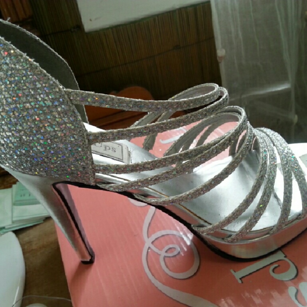 NWT Crystal AB Prom Shoe in Silver