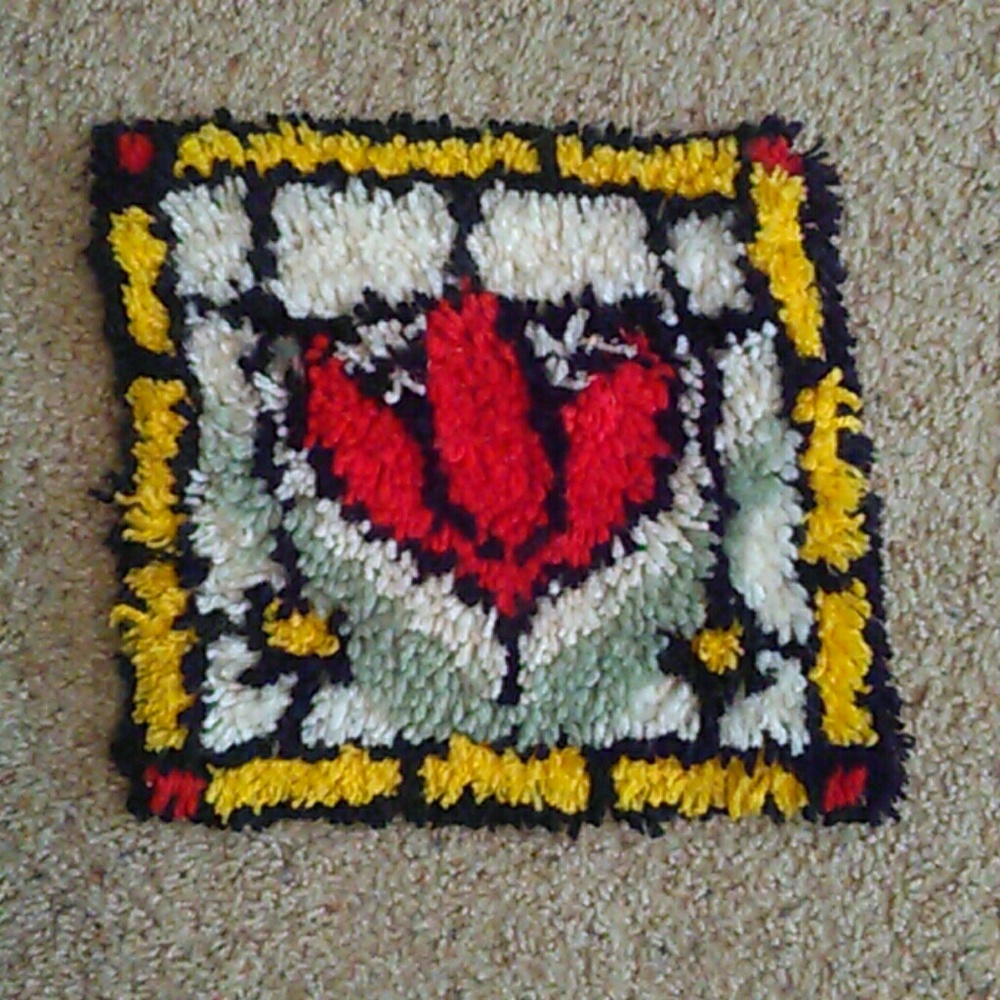 Vintage Inspired Windowpane Latchook Rug