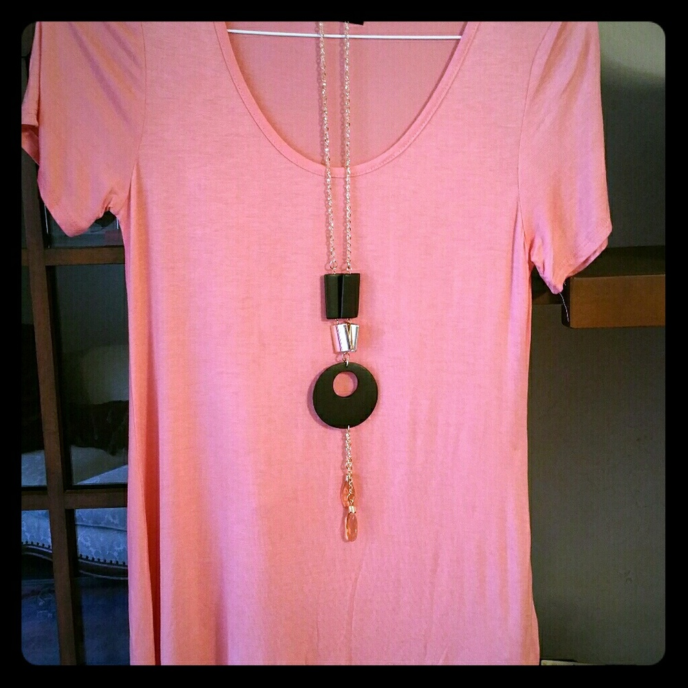 Women's shirt with necklace included.