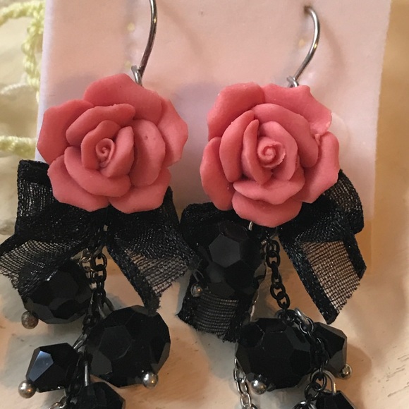 Rose & bow rhinestone earrings - Picture 2 of 2
