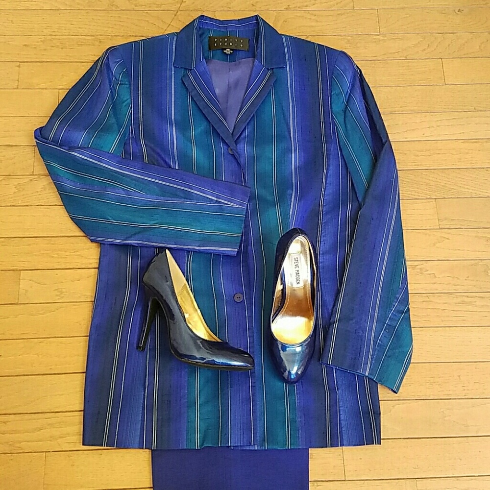 Steve Madden electric blue patent leather pumps!