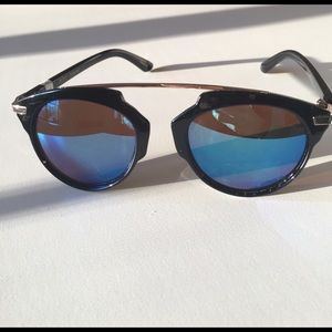 🚫🚫SOLD🚫🚫Betsy Johnson blue lens sunglasses.