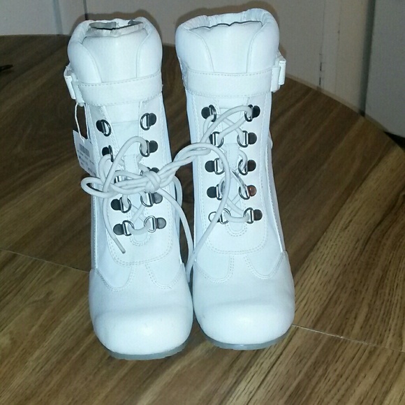 Predictions  Shoes - Predictions White Boots, New.