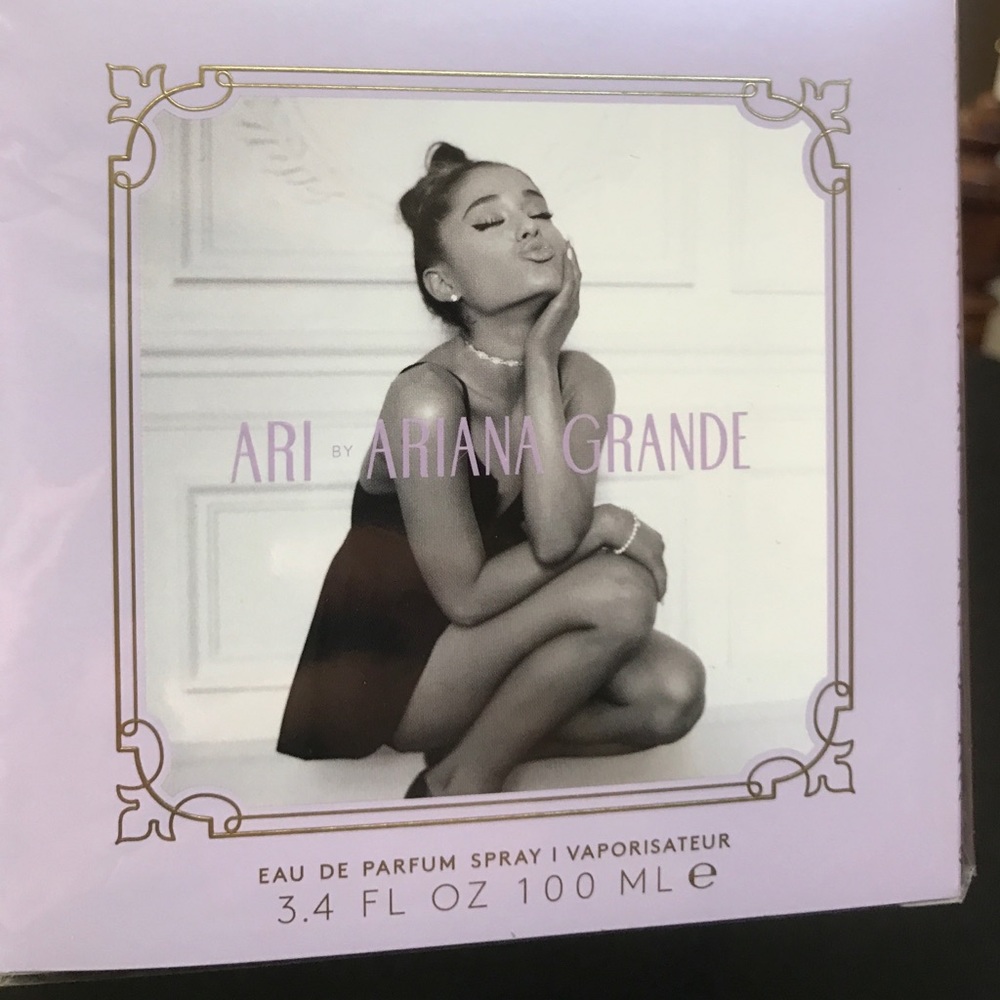 NIB Ari By Ariana Grande  Eau De Parfum Spray