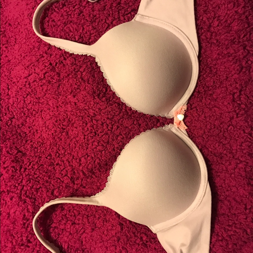 Victoria's Secret Body By Victoria Push Up Bra 32C