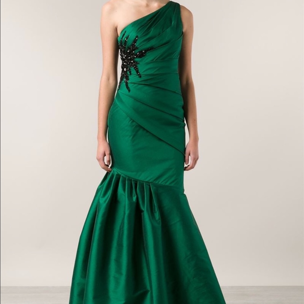 Monique lhuillier green gown