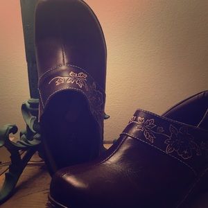 Brown Leather Upper Spring Step Clogs! Sz. 39