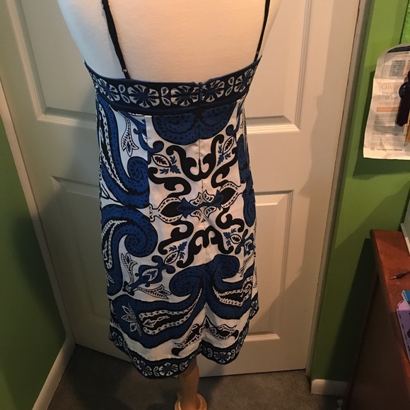 CLOSET CLEAR OUT Cute patterned silky dress - Picture 2 of 2