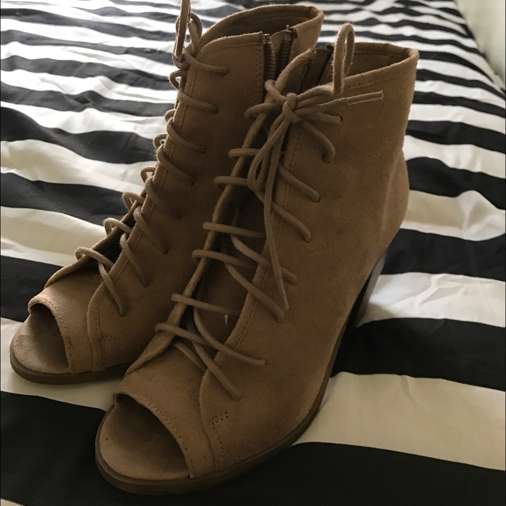 🚫SOLD🚫Tan lace up shoes
