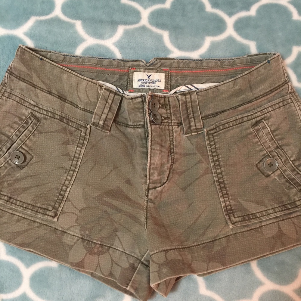American Eagle Outfitters Camo Shorts Size 2