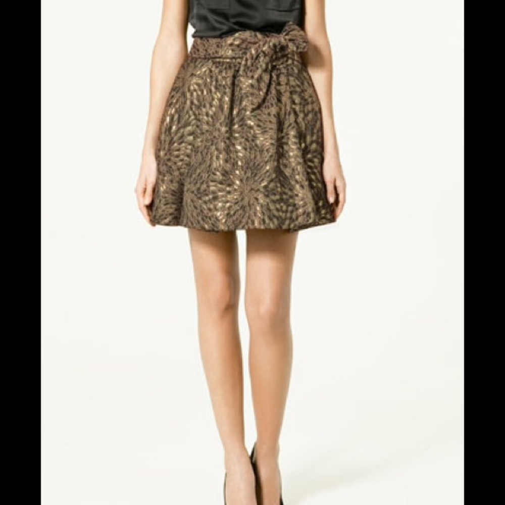 HP🎉9.21.17🎉Brocade Metallic Skirt. - Picture 3 of 6