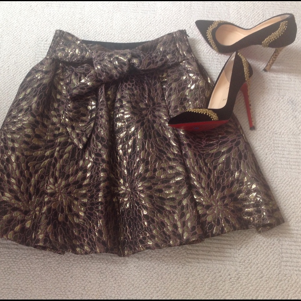 HP🎉9.21.17🎉Brocade Metallic Skirt. - Picture 4 of 6