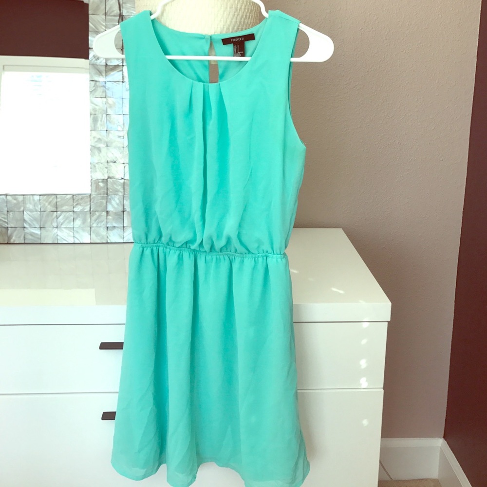 Mint chiffon dress 👗
