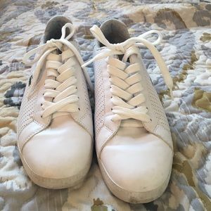 Lacoste tennis shoes size 8