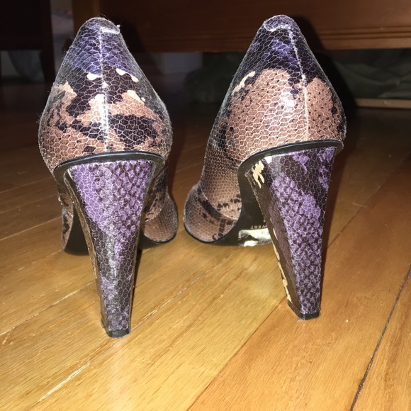 Nine West Snake Skin pattern heels - Picture 3 of 6