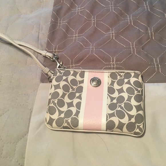 Coach Handbags - Coach Wristlet
