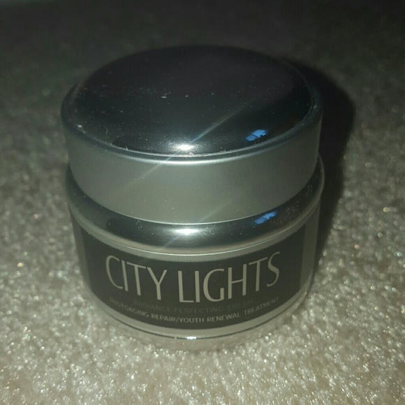 city lights radiance perfecting cream