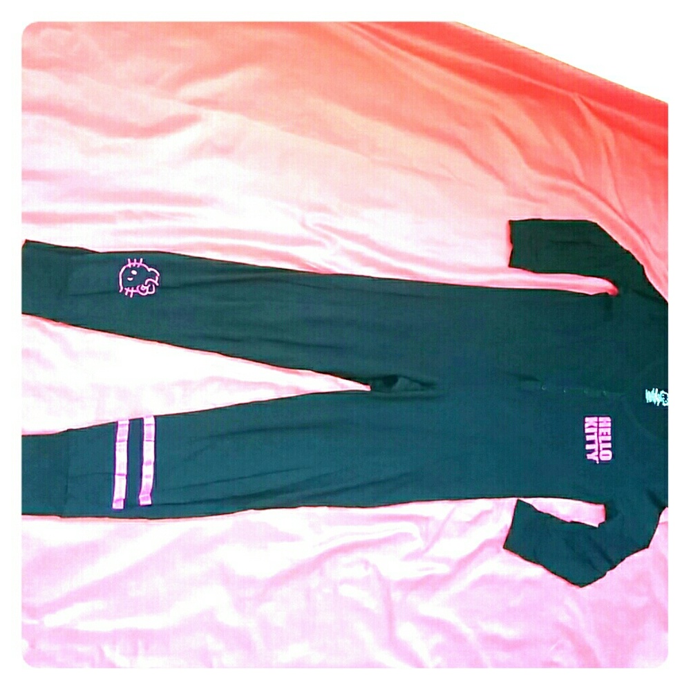 Women medium sized hello Kitty sleepwear
