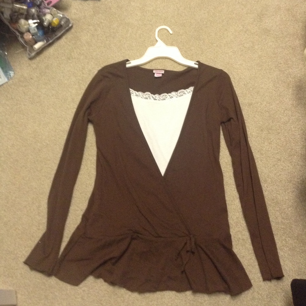 Long sleeve dress shirt.