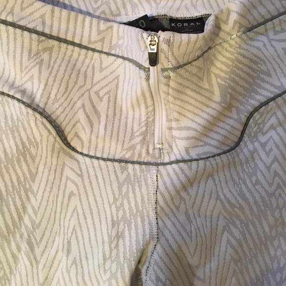 Koral Activewear Contour Cropped Leggings, XS - Picture 6 of 7